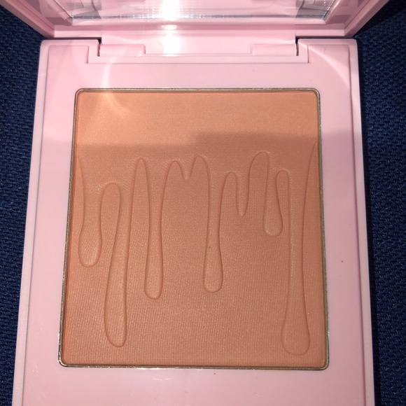 Kylie Jenner blush powder